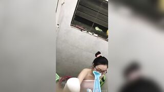 Em hàng xóm tắm dang ngon 2
