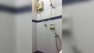 Em gái lớp 10 quay clip tắm cho ny coi