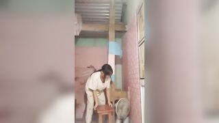 Dụ được em gái show hàng
