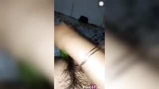 Chị gái vừa thủ dâm vừa nói chuyện với người nhà