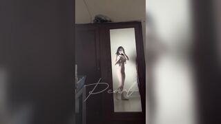 "nhìn kĩ đi còn dám chê t lép nữa không"