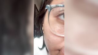 Gái dâm đéo kính cận bóp vú to dâm đãng