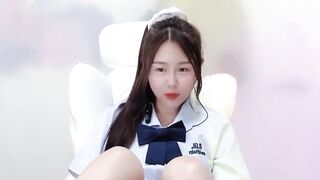 Gái xinh lên cơn nứng lồn trên live gạ trai xem cặc