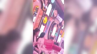 Karaoke thác loạn và skill gắp tiền bằng chem chép