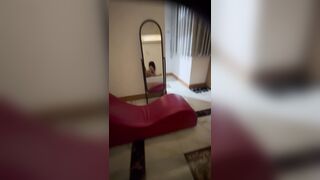 Em teen ngực đẹp nhún nhảy cưỡi ngựa