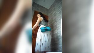 Đường cong tuyệt mỹ...