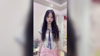 em sinh viên quay clip nhảy tiktok khỏa thân