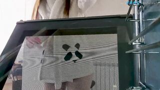 Thấy c họ khỏa thân kẹt tay trg lò vi sóng,e trai khốn nạn tranh thủ đụ bắn ngập lồn
