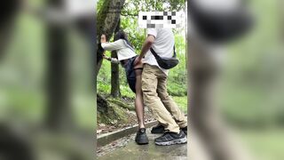 Dâm nữ học sinh chân dài lên núi show lồn gạ đụ mấy ông chú leo núi đi ngang sang đụ