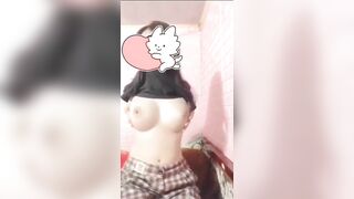 Em rau non kính cận siêu xinh tự quay video show cặp bưởi cực bự gửi a xem