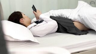 đặt cam quay lén phát hiện chị gái nằm thủ dâm