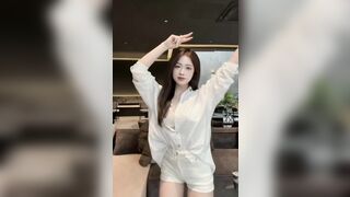 Tiktoker Huyền Trang 2k4 call sex