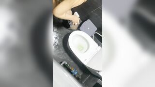 QUAY LÉN TOILET VN