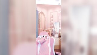 Phòng live của bé Miu e teen Việt da trắng vú to có cái lồn siêu múp xoa lồn rỉ nc p1