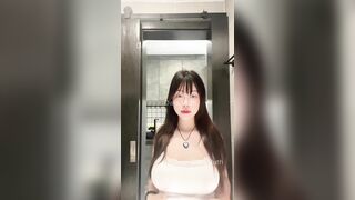 em gái sinh viên dễ thương chơi sextoy nững quá anh em ơi