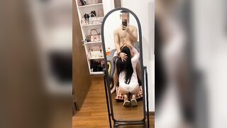 Vợ đang thay đồ bạn chồng vô bắt vợ bú cu