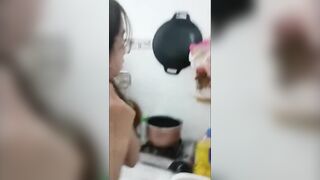 Em gái đi làm kcn ngoại tình bị chồng lên phòng trọ bắt gian