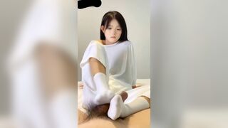 bé học sinh cấp 3 thủ dâm cho bố đường