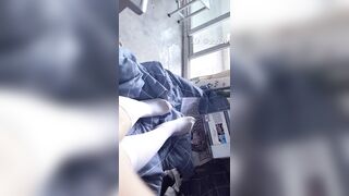 Em xinh viên đổ dầu gió vào lồn thủ dâm bằng cặc giả dâm đãng