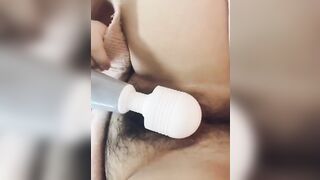 Dâm nữ múp cực xinh dùng toy nghịch lồn chảy nước
