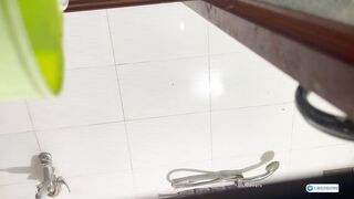 Đặt cam quay lén trong nhà tắm quay lén bé e dâu vú cực múp