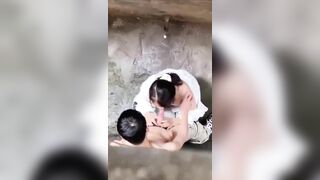 bây giờ học sinh bạo quá được 15 phút ra chơi tranh thủ lôi bạn gái ra bú cu