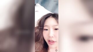 phòng live của e Thảo Baby vú bự mặc đồ nữa hở nữa che,nhìn e mặc đồ mà k quen mắt