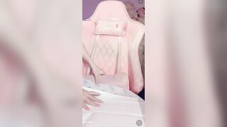 Đa số các em gái Việt vú bự xinh xắn đều siêng ăn lười làm ở nhà làm idol live show