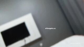 Địt e họ cực xinh khi bố mẹ vắng nhà,cặc a to địt e đau k cho địt mà a vẫn đè ra đụ