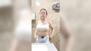 Khánh Thi 2k9 thủ dâm lồn múp dưới MÔ TẢ 41