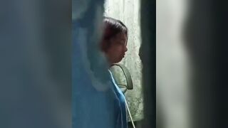 Em học sinh ra chơi tranh thủ bú cu đỡ nứng, ai dè bị quay lén