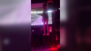 Đi hát karaoke tay vịnh quán hết đào đánh bắt bạn gái nhảy thoát y thay đào