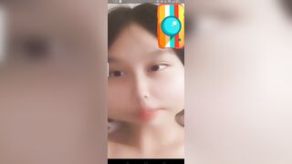 "Hoi muộn rùi mai em còn đi học nữa mà ngoan đi nha"