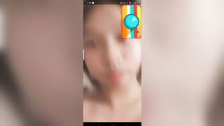 "Hoi muộn rùi mai em còn đi học nữa mà ngoan đi nha"