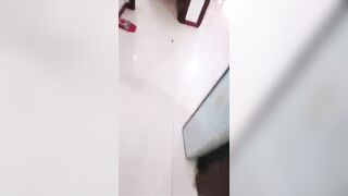 Nghịch hàng em sinh viên vú to lồn ngon dâm đãng nứng lồn