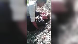 Thằng Ấn Độ mất dạy dụ dỗ được em gái mới quen lên rừng rồi chịch