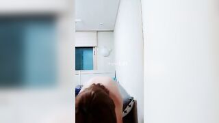 Em gái 18 tuổi cởi đồ khoe dáng