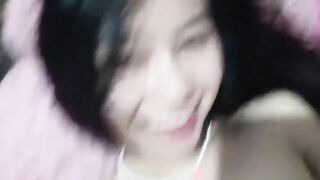 Em rau mới nhú xinh ngon cực dâm với cặp vú trắng hồng siêu múp