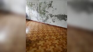 Mbbg mông to vú bự khoe hàng thủ dâm trong nhà bếp 3