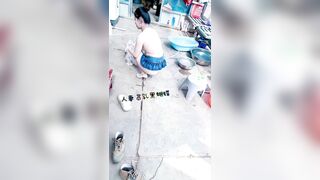 thằng chồng biến thái mang vợ sang cho thằng hàng xóm già húp