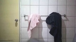 (Hack cam, quay lén) Em gái hàng xóm dáng ngon tắm