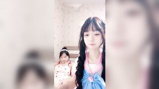 Phòng live của 2 em teen mới lớn cực xinh siêu dâm tập tành livetream show hàng ngon2