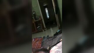 Tranh thủ lúc bố mẹ đg ngủ mà lẻn vào phòng đè bé e họ ra đụ cho sướng lồn nhíu mắt