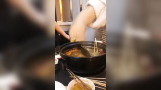 E gái quá dữ nhậu say xog cho mấy thằng b lột đồ mình ra móc lồn mạnh bạo public