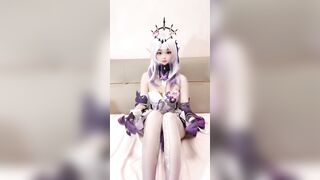 Em loli cosplay với cái bím k lông siêu non và cặp bưởi cực múp khoe hàng