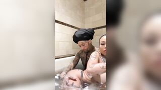 Hello mấy bà nội Việt Nam....