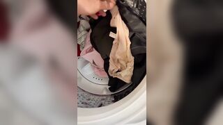 Lụm quần lót chị dâu mới mặc để ngữi phần 22