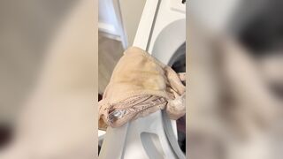 Lụm quần lót chị dâu mới mặc để ngữi phần 22