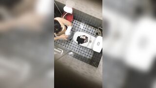 Quay lén bé nữ sinh áo dài lớp 10 mới đi học về