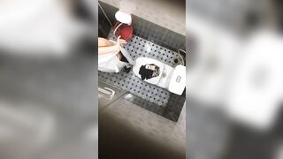 Quay lén bé nữ sinh áo dài lớp 10 mới đi học về